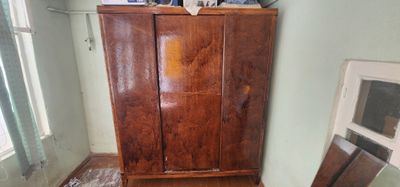 Продам шкаф старинный прочный
