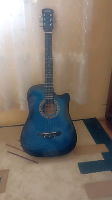 gitara sotiladi 700000 ming