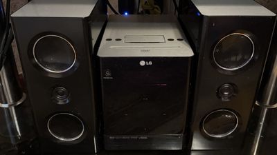 Музыкальный центр LG