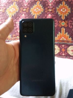 Samsung m12 sotiladi xolti 10/8 oladigan yozsin