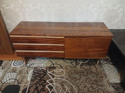 Тримо тумба сотилади