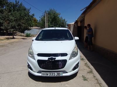 Chevrolet spark.