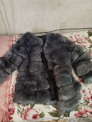 Продаётся женская шуба.