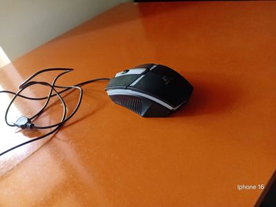 mexanik  sichqoncha(gaming)  RGB chiroqlari bilan, ishlatilgan