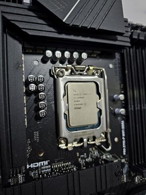 I7 13700kf в отличном состоянии