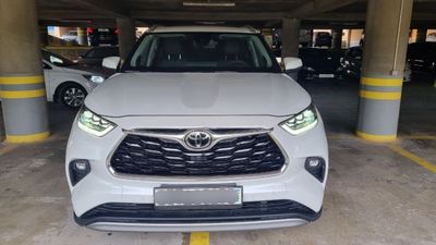Toyota Highlander Limited Hybrid 2024 AWD ideal holatda!