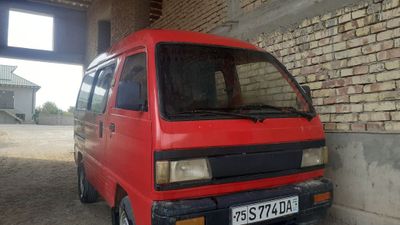 Damas, rangi qizil, srochna sotiladi