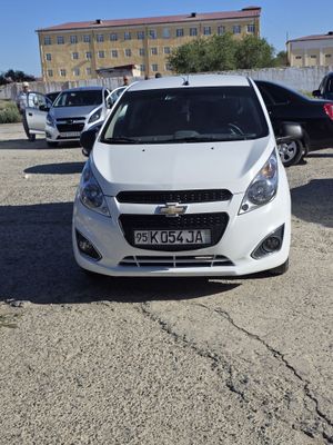 Chevrolet spark.