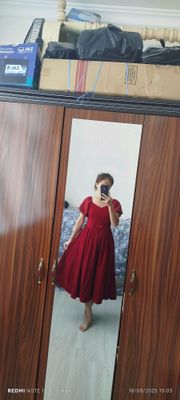 Sotiladi 1 marta kiyilgan.Narxi 300 mingdan