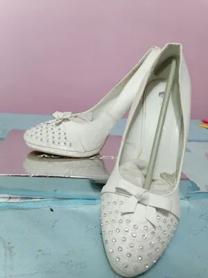 Белые свадебные туфли