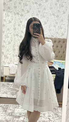 Платье новое белое со стразами