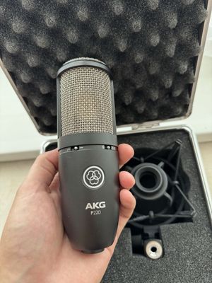 Студийный микрофон AKG - p220