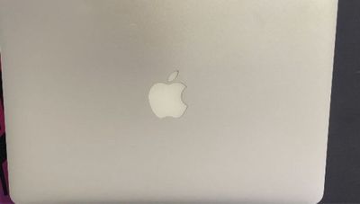 Продаю macbook макбук про