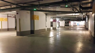 Drujba U towerda 2ta yer ost parkovka bor
