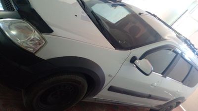 Lada Largus Cros sotiladi