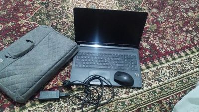 Notebook sotiladi