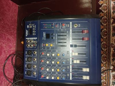 Quvvatli mikser 4 kanalli kuchaytirgich/Powered Mixer 4 Channel/Amplif