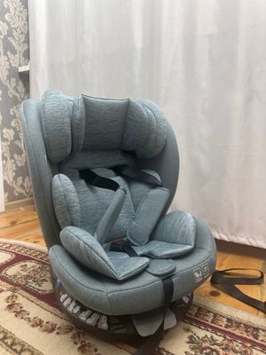 Автокресло почти новая только 3 раза использованая