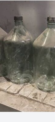 Стеклянная бутыль
