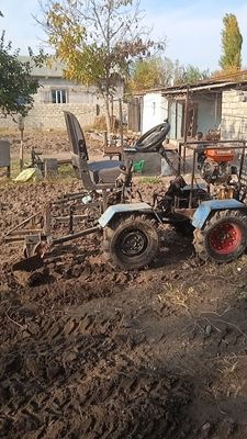 Minni traktor 4x4 samadelni