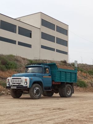 ZIL 130 sotiladi