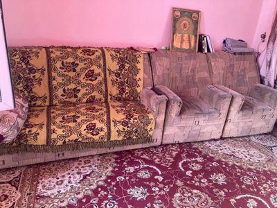 Диван креслолар холати урта диван хам шундай хеч каери йиртилмаган