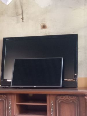 Срочно продаю LG телевизор состояние хорошее отличном работает