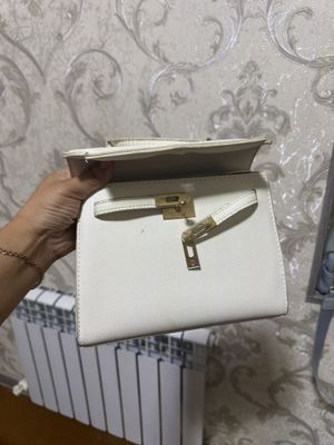 Ayollar Sumkasi sotiladi 50 ming sum.
