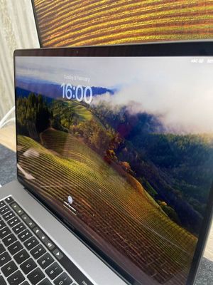 Продам MacBook Pro 2019 16/512 гб в идеальном состоянии