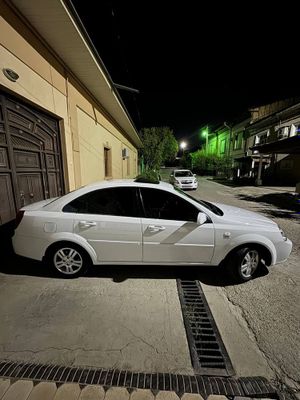 Lacetti sotiladi