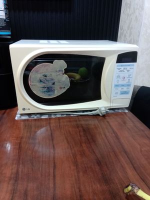 Продаётся микроволновка марки LG.