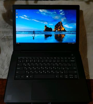 Ноутбук Lenovo V330-14ikb в полном комплекте