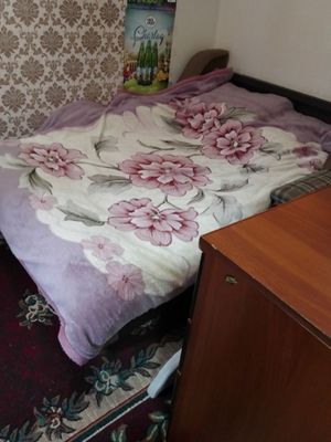 Комната. ПОДСЕЛЕНИЕ. С обстановкой всё есть. С хозяевами. В 2 х ком кв
