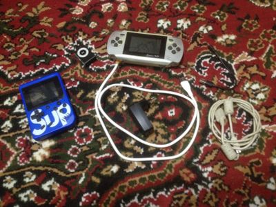 Китайские портативные приставки Dendy Sega и mp3 плеер