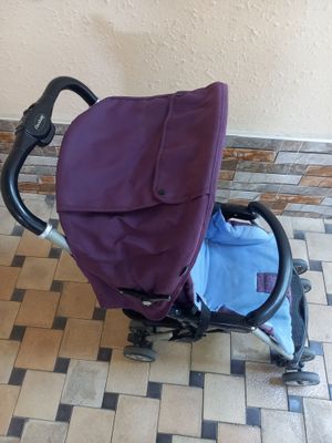 Продаю компактный фирменный коляску для прогулки