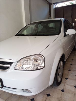 Lacetti sotiladi