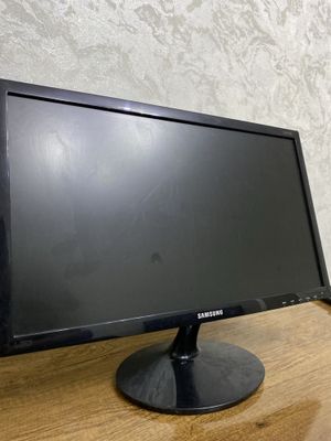 Samsung S22D300 monitor