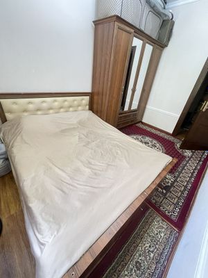 Продаетя спальный гарнитур