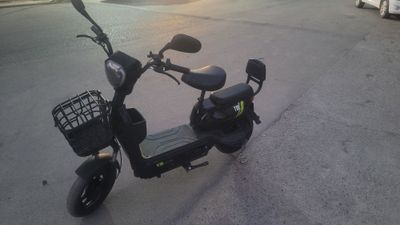 Elektro skutr sotiladi