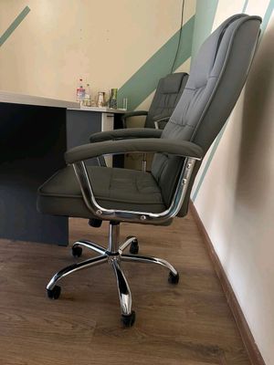 ofis uchun stol va kreslo