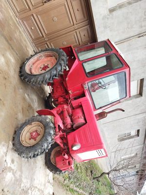 Traktor sotiladi srochno