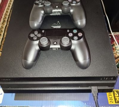 Ps4 pro sotiladi