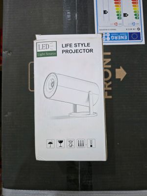PROYEKTOR