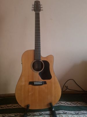 Gitara akoustik eng katta