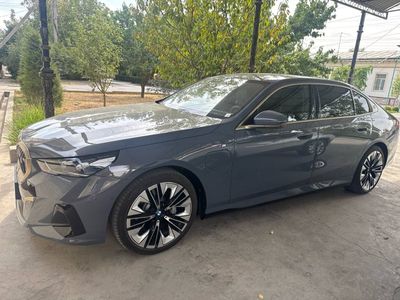 Нотариус BMW i5 35L full