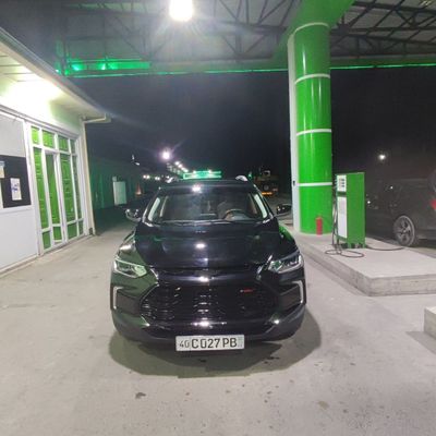 Мошина сотилади Треккер