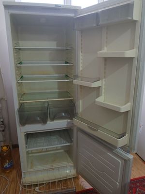 Продается холодильник, морозильник работает