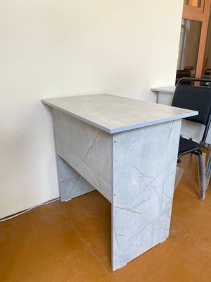 Parta va stul a’lo holatda — yangi kabi!