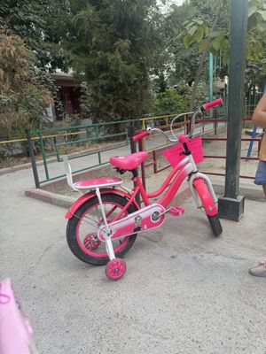 Kızlar Velosıpedı