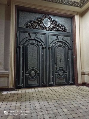 Дарвозалар ва стол стулар